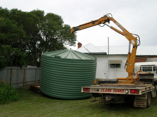 photo of the tank and the crane